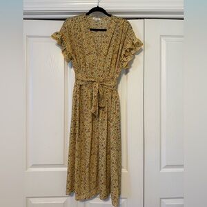 Max Studio yellow midi dress with short sleeves size medium